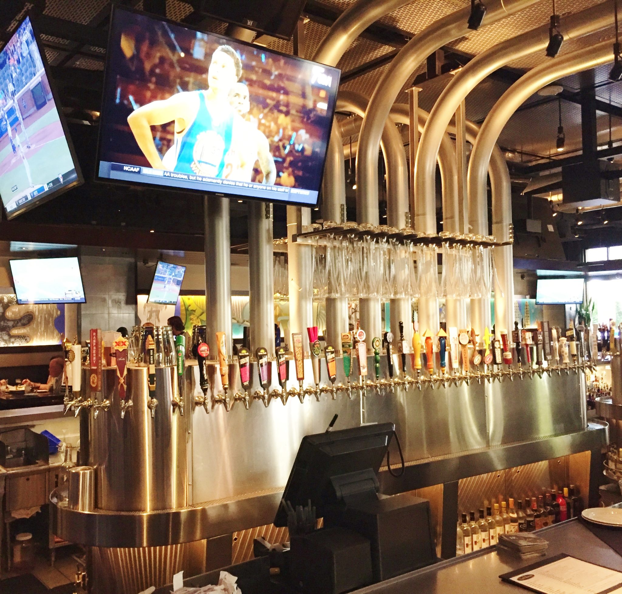 Enjoy Celebrity Radio’s Review Yard House Restaurant….. The Yard House is a fine dining pub offering an exception range of beers and cocktails as well as remarkable […]