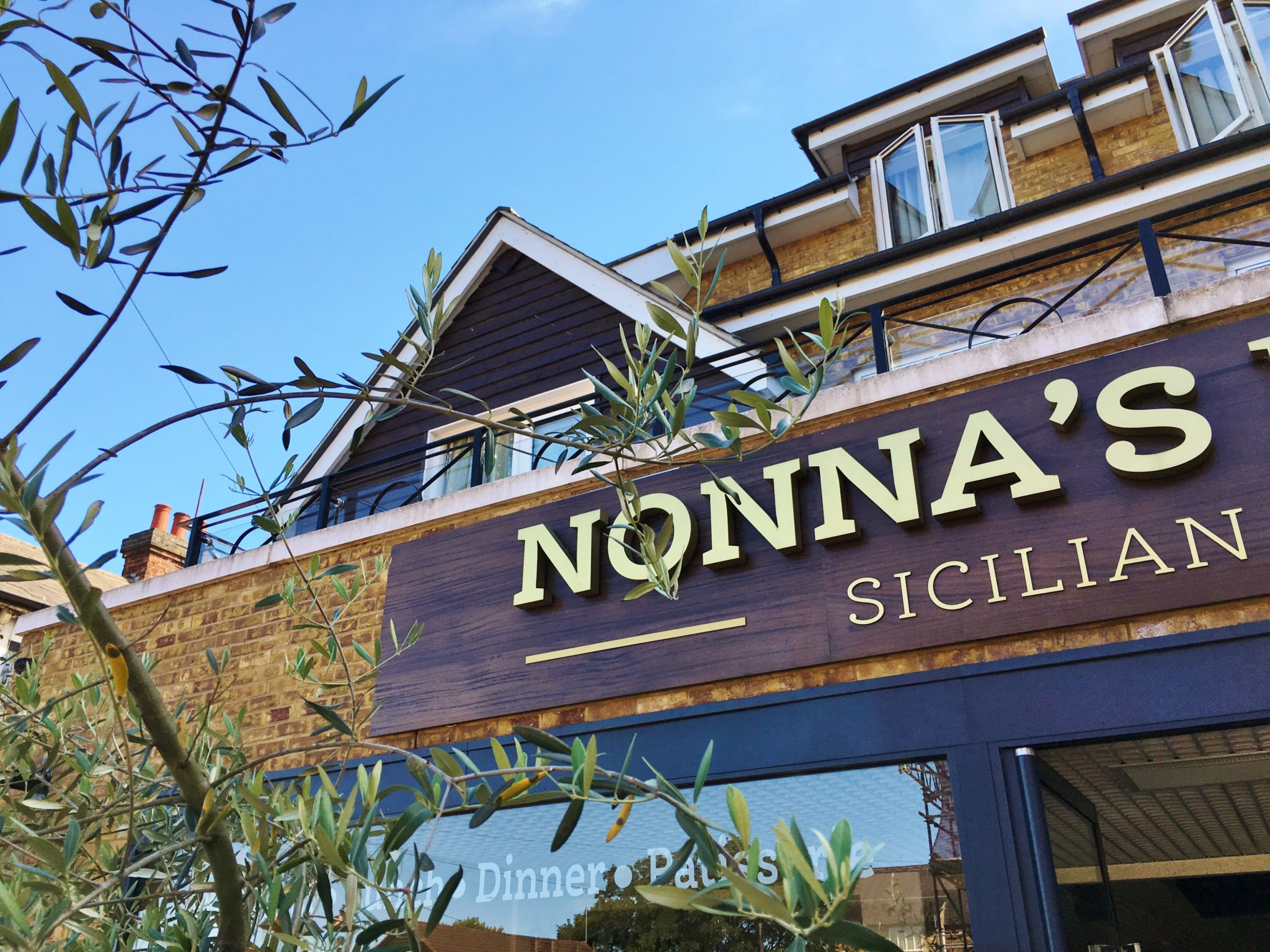 Enjoy Celebrity Radio’s Review Nonna’s Kitchen Hoddeson…. We judge a wonderful restaurant on 4 crucial things: authenticity, service, bread & toilets – Nonna’s Kitchen gets […]